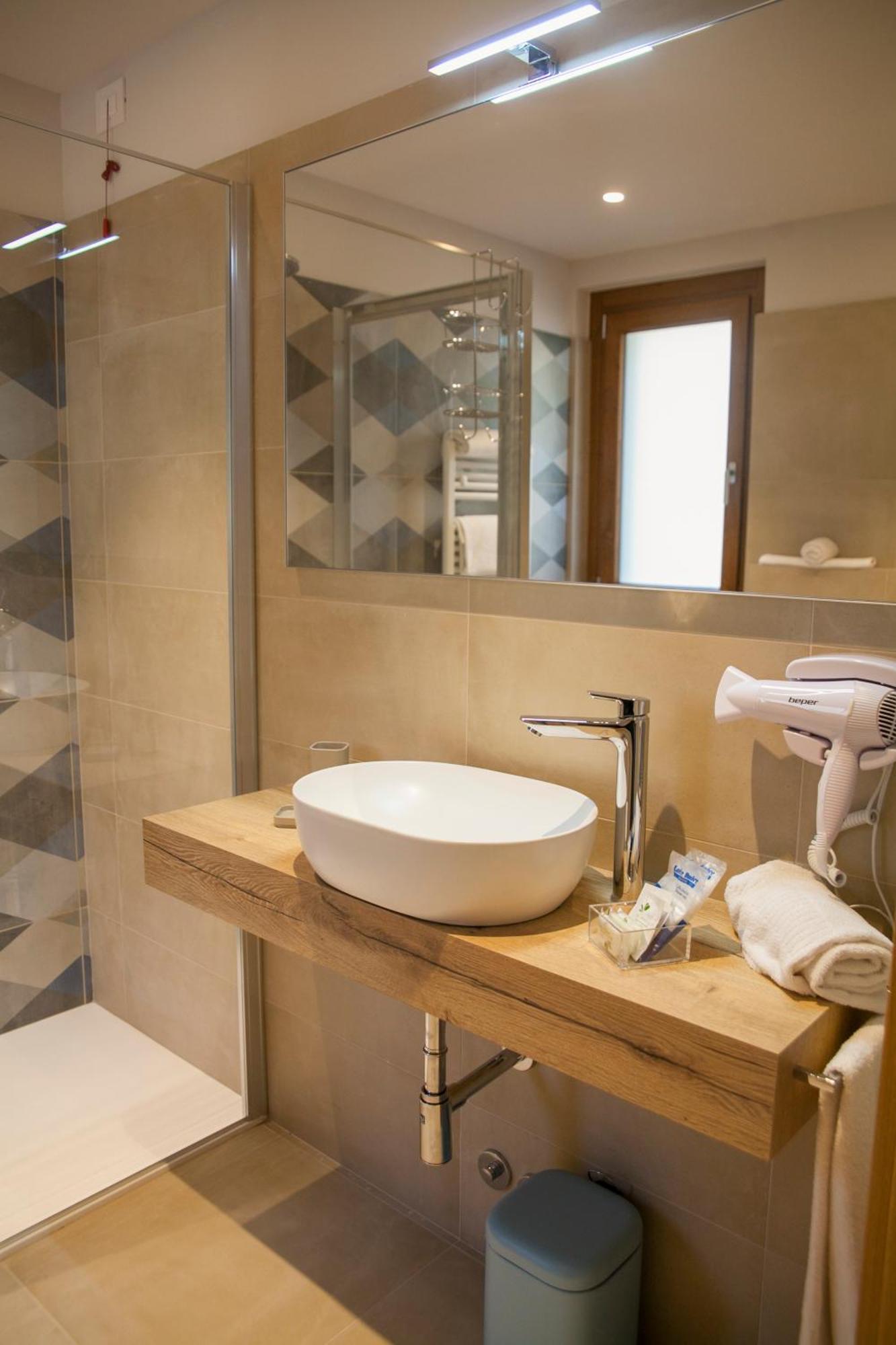 Albergo La Romanella Spinone Al Lago Ngoại thất bức ảnh